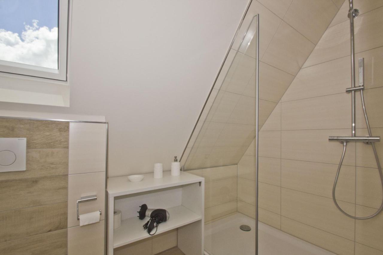 Ferienhaus Auszeit Fewo 03 - Dachterrasse, Ruhige Lage Middelhagen Exteriör bild